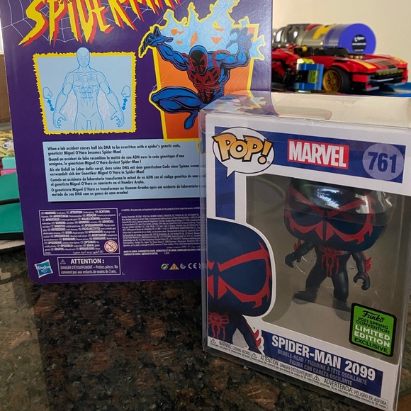 Spider-Man 2099 FUNKO COMIC CON / HASBRO SPIDER-MAN 2099 ACTION FIG BUNDLE ‼️🕷 - Picture 8 of 9